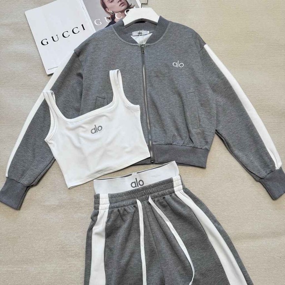 ALO Yoga Gray and White Sweatshirt and pants set - Picture 2 of 6